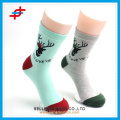 2015 neueste Art und Weise Weihnachtsmusterkarikaturschlauch glückliche Socken für junge Mädchen